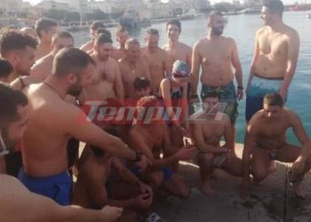 Πάτρα – Συγκινητικές στιγμές στον Αγιασμό των Υδάτων – Ο Νικόλας που έπιασε τον Σταυρό, χάρισε το δώρο του Μητροπολίτη στην 9χρονη Βασιλική που βούτηξε στα παγωμένα νερά! ΒΙΝΤΕΟ – ΦΩΤΟ