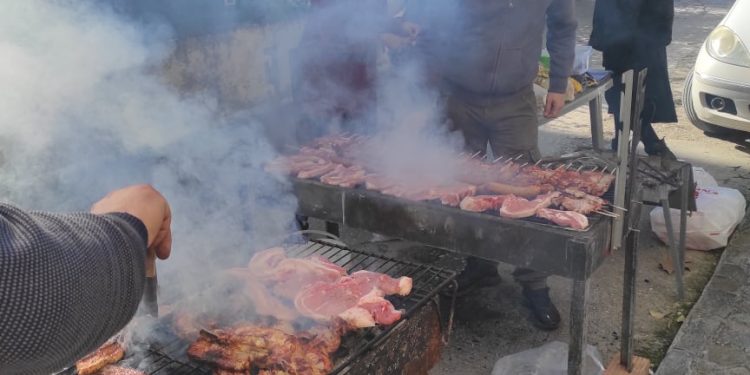 Σύλλογος Αλισσαίων “Ο Πείρος”: Έκοψαν την πίτα τους, χόρεψαν, έψησαν! ΦΩΤΟ