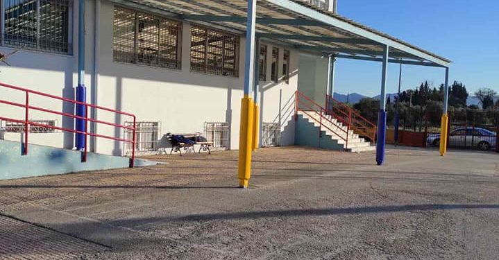 Δυτική Αχαΐα – Απίστευτο! Γονείς και Διευθυντής Δημοτικού σχολείου χρηματοδότησαν έργα για την ασφάλεια των παιδιών τους!