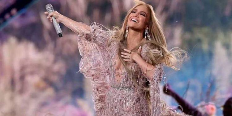 Jennifer Lopez: Επιστρέφει εσπευσμένα από την Ισπανία και σταματά τα γυρίσματα της νέας της ταινίας