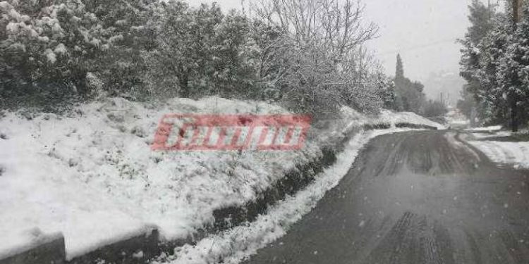 Αχαΐα: Σφοδρή χιονόπτωση στα ορεινά του νομού – Μόνο με αλυσίδες τα οχήματα προς τα Καλάβρυτα