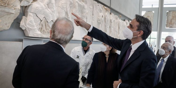 Στο Μουσείο της Ακρόπολης το θραύσμα «Fagan» της ζωφόρου του Παρθενώνα