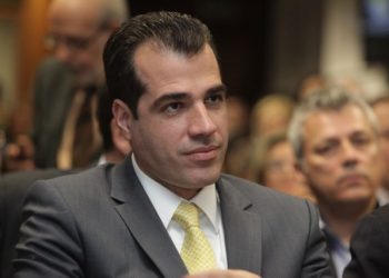 Πλεύρης: Μετά τις πέντε ημέρες αυτός που νοσεί δεν μεταδίδει