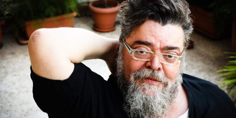Σταμάτης Κραουνάκης: Το Facebook έριξε ξανά το προφίλ του