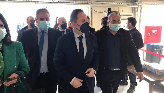 Φωτιά σε πλοίο στην Κέρκυρα: Δείτε τη στιγμή της πύρινης κόλασης! Πέτσας και Καρβέλης στο Λιμάνι -ΒΙΝΤΕΟ – ΦΩΤΟ