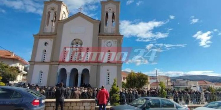 Συγγενείς και φίλοι είπαν το τελευταίο αντίο στον Παναγιώτη Τέκο ΦΩΤΟ-Το απόγευμα η κηδεία του Γιάννη Τορέλλι