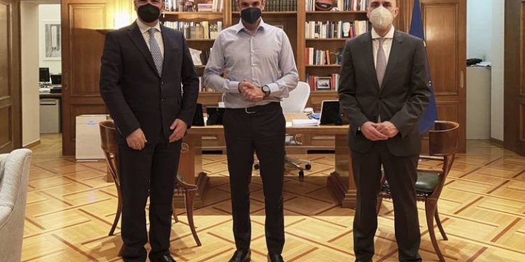 Ακρίβεια: Συγκράτηση τιμών ζήτησε από τους επιχειρηματίες ο Μητσοτάκης