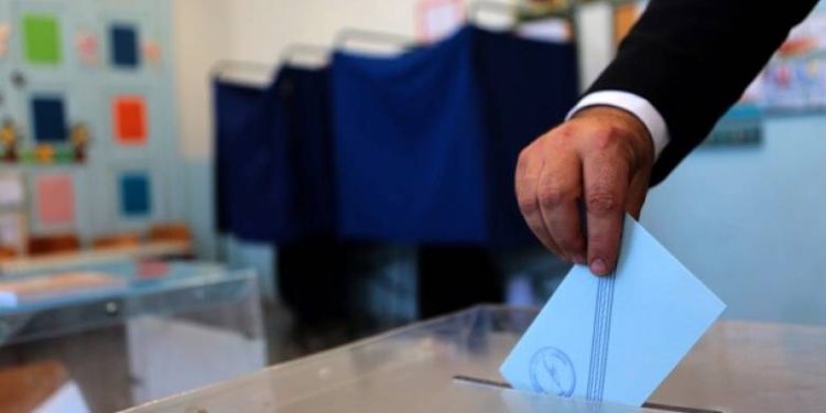 Opinion Poll: Προβάδισμα 11,7% για τη ΝΔ, όχι στις πρόωρες εκλογές, δυσαρέσκεια για την ακρίβεια