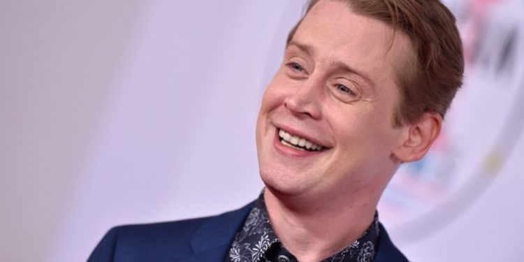 Ο Μακόλεϊ Κάλκιν έγινε 40 και η “κρίση μέσης ηλικίας” του γίνεται ντοκιμαντέρ