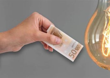 Επιδότηση 39 ευρώ στο ρεύμα για νοικοκυριά και 65 ευρώ για επιχειρήσεις – Οι ανακοινώσεις για τα μέτρα στήριξης