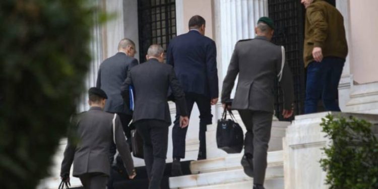 Υπουργείο Εξωτερικών: Παράνομη και μονομερής η αναγνώριση Ντονέτσκ και Λουχάνσκ από Ρωσία – Συνεδρίασε το ΚΥΣΕΑ