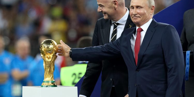 Η FIFA «σβήνει» τη Ρωσία – Αφαιρεί τον ύμνο και τη σημαία της
