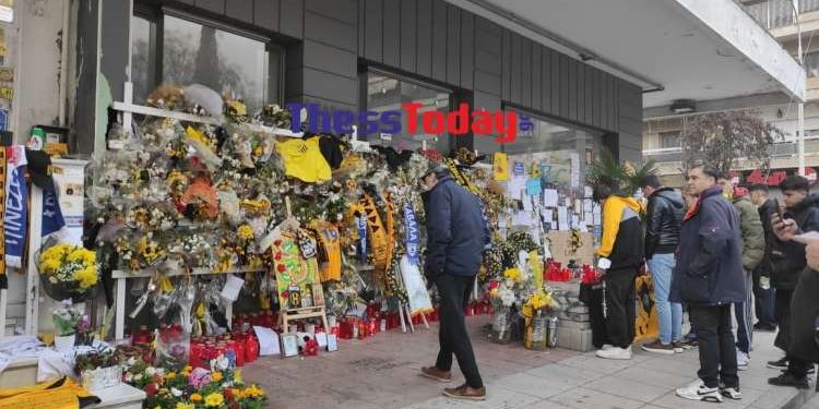Δολοφονία Αλκη: Φίλαθλοι του Αρη στο σημείο του φόνου πριν το ντέρμπι με τον ΠΑΟΚ