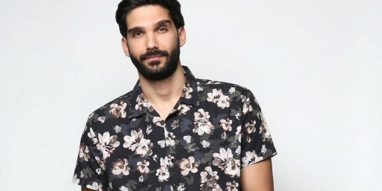 Στη “Γη της Ελιάς” ο Βασίλης Αθανασόπουλος