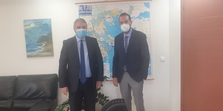 Στο γραφείο του Γ. Καρβέλη ο Ν. Φαρμάκης