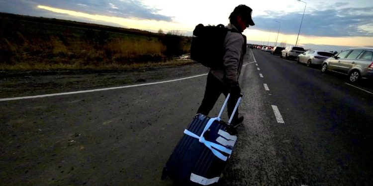 Σον Πεν: Προσπαθεί να περάσει περπατώντας τα σύνορα και να βρεθεί στην Πολωνία