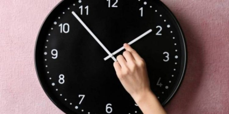 Πότε αλλάζει η ώρα – Μην ξεχάσετε να ρυθμίσετε τα ρολόγια σας