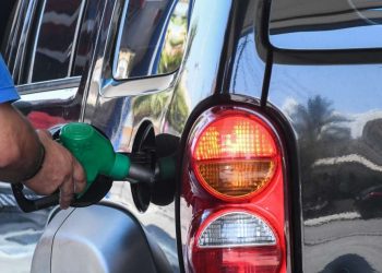 Βενζίνη: Η τιμή της αμόλυβδης στα διυλιστήρια ξεπέρασε τα 2 ευρώ (Βίντεο)
