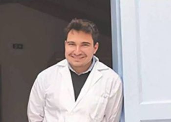 Κυριάκος Μητσοτάκης: Το τηλεφώνημα του πρωθυπουργού σε νεαρό φαρμακοποιό στη Χάλκη