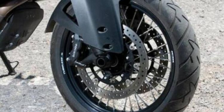 Πατρών – Πύργου: “Σήκωσε” σταθμευμένη μηχανή αλλά τον έπιασαν!