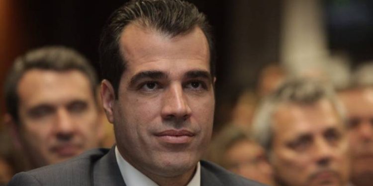 Απάντηση του Θάνου Πλεύρη στον ΣΥΡΙΖΑ: Αλχημείες για τους θανάτους από κορονοϊό εκτός ΜΕΘ