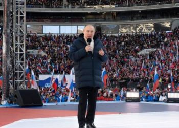 Βλαντιμίρ Πούτιν: Με μπουφάν 12.000 ευρώ μίλησε στην φιλοπολεμική φιέστα του στη Μόσχα!