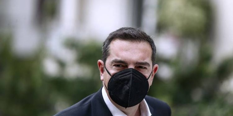 Ευχές Τσίπρα στον Μητσοτάκη για ταχεία ανάρρωση