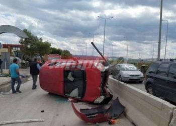 Πάτρα: Tούμπαρε αυτοκίνητο στο ύψος της ΑΒΕΞ – ΦΩΤΟ