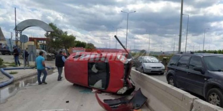 Πάτρα: Tούμπαρε αυτοκίνητο στο ύψος της ΑΒΕΞ – ΦΩΤΟ