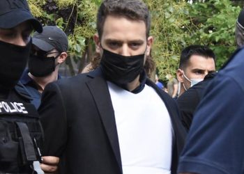 Γλυκά Νερά: «Γιατί το έκανες αυτό;» ξέσπασε στον Μπάμπη η γειτόνισσα τους – Οι μεταξύ τους διάλογοι