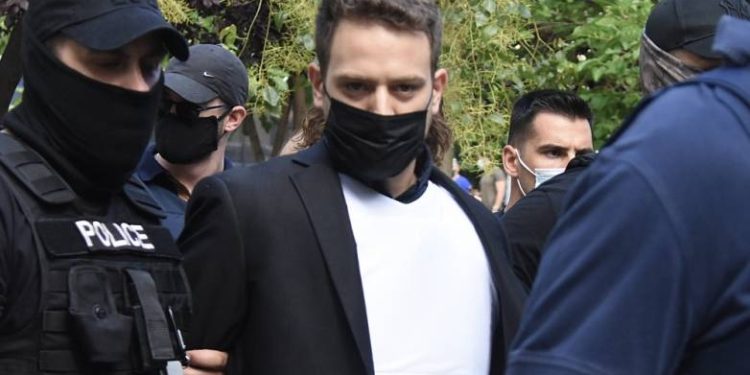 Γλυκά Νερά: «Γιατί το έκανες αυτό;» ξέσπασε στον Μπάμπη η γειτόνισσα τους – Οι μεταξύ τους διάλογοι