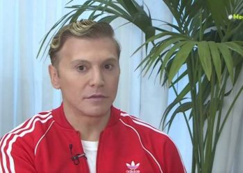 Τάκης Ζαχαράτος: Στην αρχή της καριέρας μου έλεγαν «Τι είναι τούτο; Τραγουδιστής; Τραβεστί; Drag queen; Ηθοποιός;»