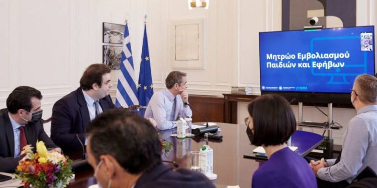Δημιουργείται μητρώο εμβολιασμού – Σύσκεψη υπό τον Μητσοτάκη για το ψηφιακό Βιβλιάριο Υγείας Παιδιού