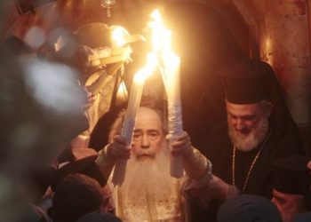 Το Μεγάλο Σάββατο στις 6 το απόγευμα η έλευση του Αγίου Φωτός στην Ελλάδα