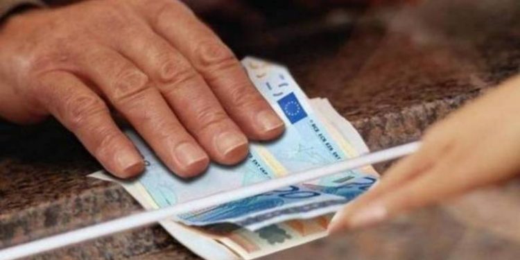 Συντάξεις: Νωρίτερα οι συντάξεις Μαΐου – Οι ημερομηνίες για όλα τα Ταμεία