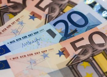 Αύξηση κατώτατου μισθού: Πως διαμορφώνονται οι αμοιβές ανά τριετία μετά τις ανακοινώσεις Μητσοτάκη