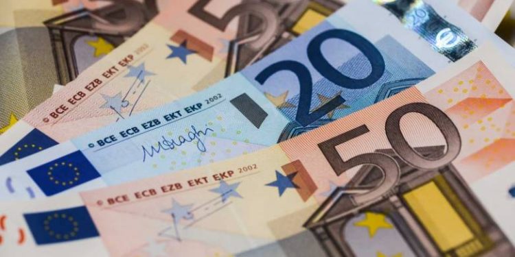 Αύξηση κατώτατου μισθού: Πως διαμορφώνονται οι αμοιβές ανά τριετία μετά τις ανακοινώσεις Μητσοτάκη