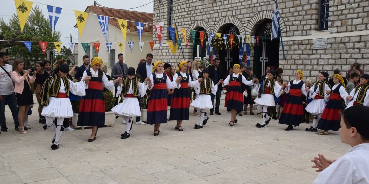 Η εορτή της Ζωοδόχου Πηγής στα Σαγέικα – Κεράσματα και χοροί από τον σύλλογο μετά από δύο χρόνια! ΦΩΤΟΓΡΑΦΙΕΣ