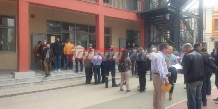 Αχαΐα – Εκλογές στο ΚΙΝΑΛ: “Ουρές” ψηφοφόρων για τα νέα όργανα και το όνομα του κόμματος – Ομαλά κυλά η διαδικασία – ΟΛΑ ΤΑ ΟΝΟΜΑΤΑ ΤΩΝ ΥΠΟΨΗΦΙΩΝ – ΦΩΤΟ