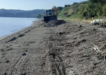 Δυτική Αχαΐα: Συνεχίζει ο τομέας Καθαριότητας τις εργασίες καθαρισμού στην ακτογραμμή – Κ. Παλαιολόγος: “Σε ετοιμότητα για ολόκληρη την παραλιακή ζώνη”