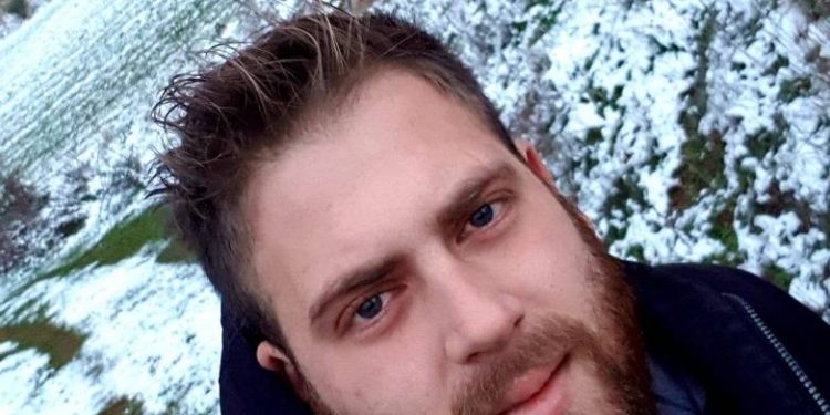 Πάτρα: Αυτός είναι ο 28χρονος που δίνει μάχη στην ΜΕΘ – Η μηχανή του καρφώθηκε σε ιχ και πήρε φωτιά