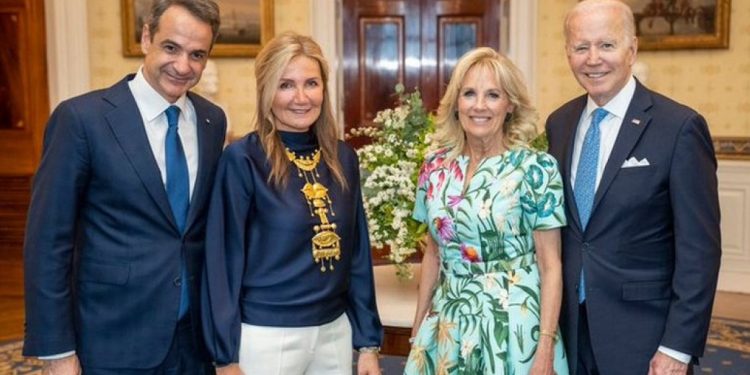 Κυριάκος Μητσοτάκης – Τζο Μπάιντεν: Η Τζιλ Μπάιντεν καλωσόρισε τη Μαρέβα και τις κόρες του Πρωθυπουργού
