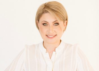 Χρ. Αλεξοπούλου: Αρχάγγελος της ζωής μας είναι η μάνα, είτε μας γεννά απ’ την κοιλιά της, είτε απ’  την καρδιά της