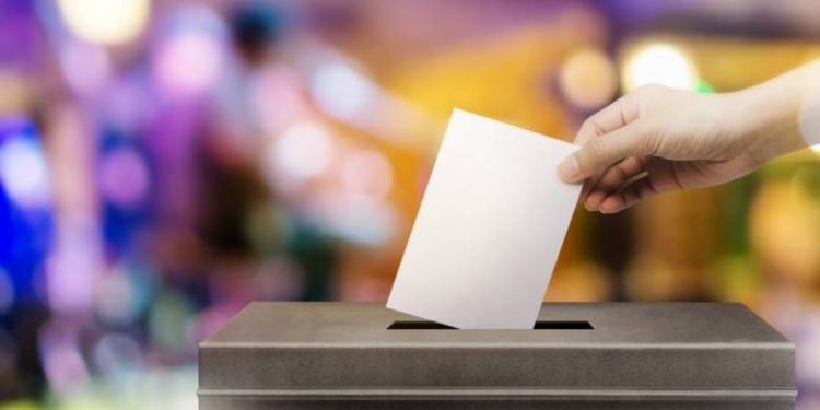 Δημοσκόπηση: Στις 9,7 μονάδες η διαφορά ΝΔ με ΣΥΡΙΖΑ – Ενισχύει το ποσοστό του το ΠΑΣΟΚ-ΚΙΝΑΛ