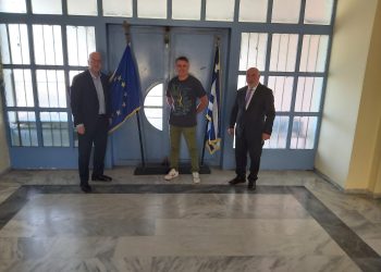 Στα σχολεία της Αχαΐας με ευχές για καλή επιτυχία