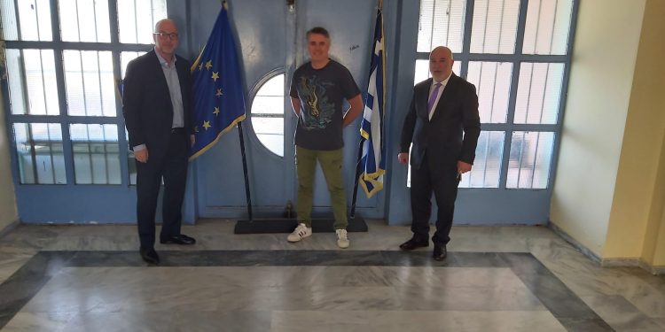 Στα σχολεία της Αχαΐας με ευχές για καλή επιτυχία