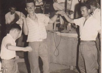 Σύλλογος Γομοστού – “Στου Μωριά την αυλή”: Ο πιτσιρικάς της φωτογραφίας θα … ανοίξει το γλέντι! ΦΩΤΟ