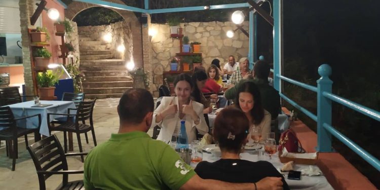 Αίθριο στα Νιφορέικα: Επέστρεψε δυναμικά! Δωμάτια με εκπλητική θέα, σπιτικό φαγητό και beach bar για αξέχαστες καλοκαιρινές μέρες και … νύχτες! ΦΩΤΟ