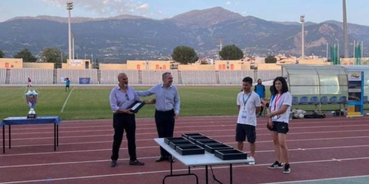 Παγκόσμιο Πρωτάθλημα Ποδοσφαίρου Κωφών: Τιμητικό βραβείο στον Χαρ. Μπονάνο για τη συμβολή της Περιφέρειας – ΦΩΤΟ