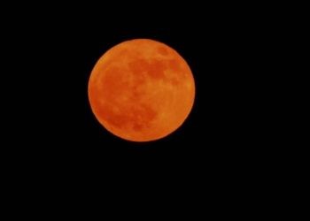 Μάγεψε η «Πανσέληνος της Φράουλας»